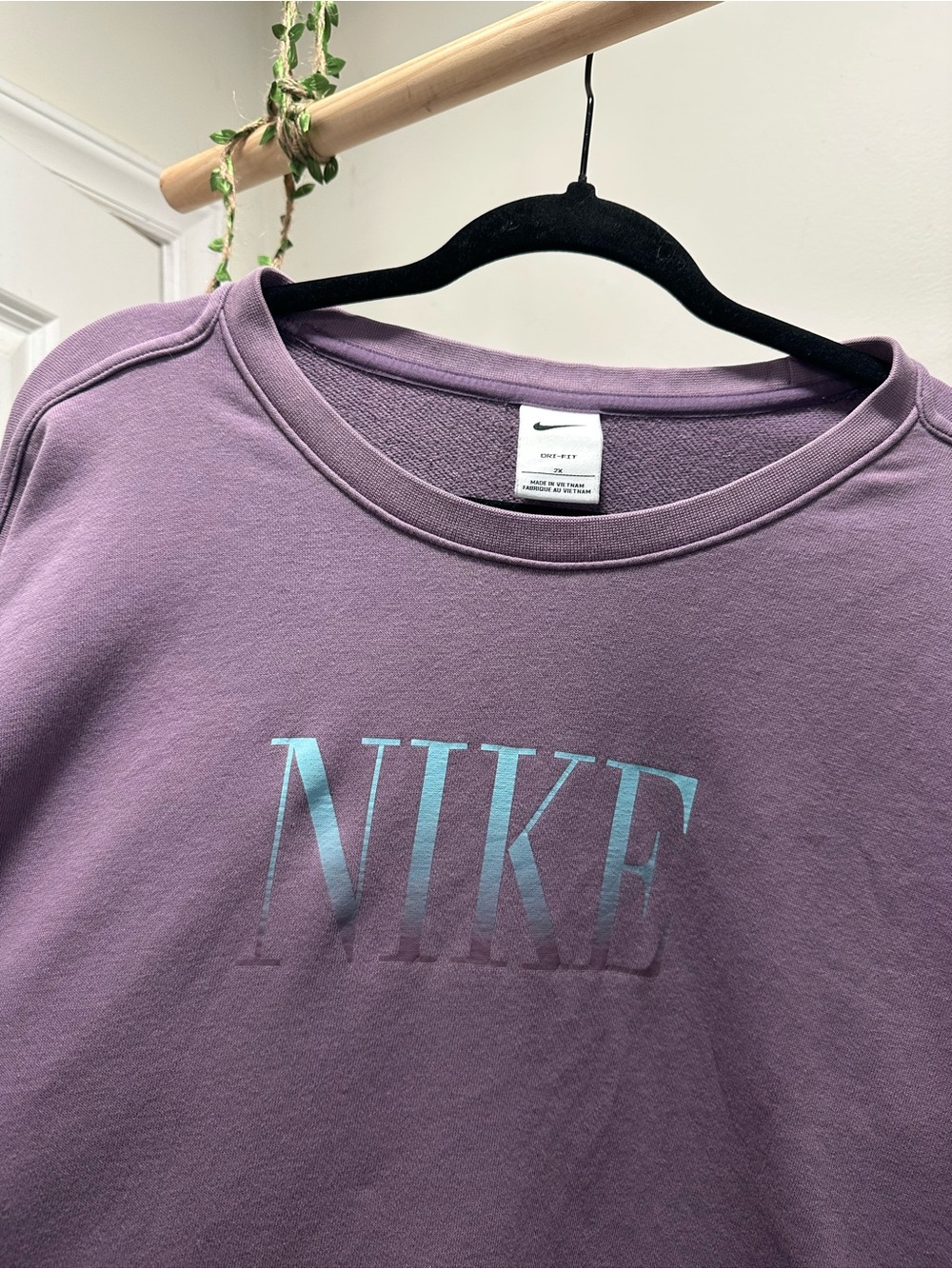 Women 2X | Nike Dri-FIT Purple Crewneck Sweatshirt Iridescent Spellout Pullover